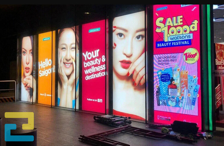 In bạt làm hộp đèn quảng cáo mỹ phẩm