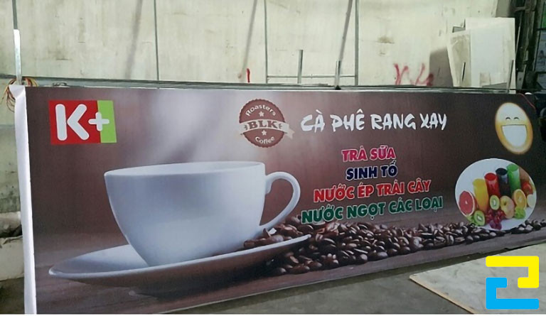 In bạt làm bảng hiệu quảng cáo cho quán cà phê rang xay