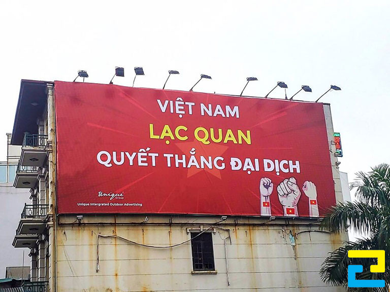 In pano cổ vũ chiến đấu với đại dịch Covid - 19
