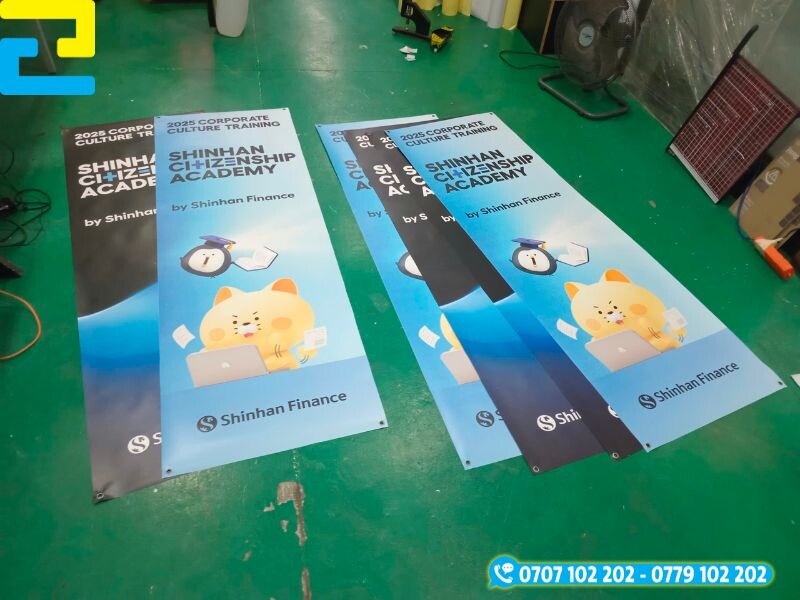 In decal PP cán mờ làm standee