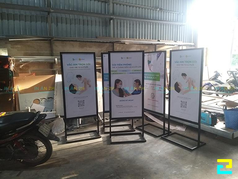 In Standee 2 Chan Sat