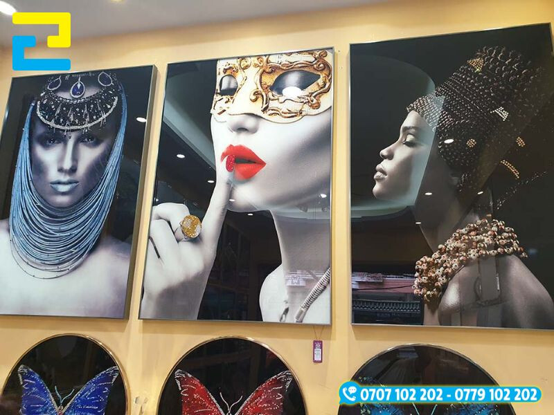 Tranh kính in uv màu ấn tượng, độc đáo