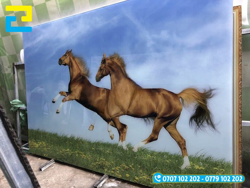 In uv lên kính làm tranh trang trí