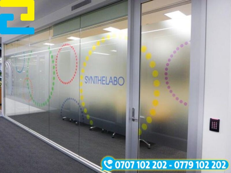 Giay Decal Nhua Trong Mo Dan Kinh Van Phong