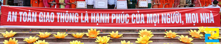Băng rôn tuyên truyền an toàn giao thông dài trên 1m