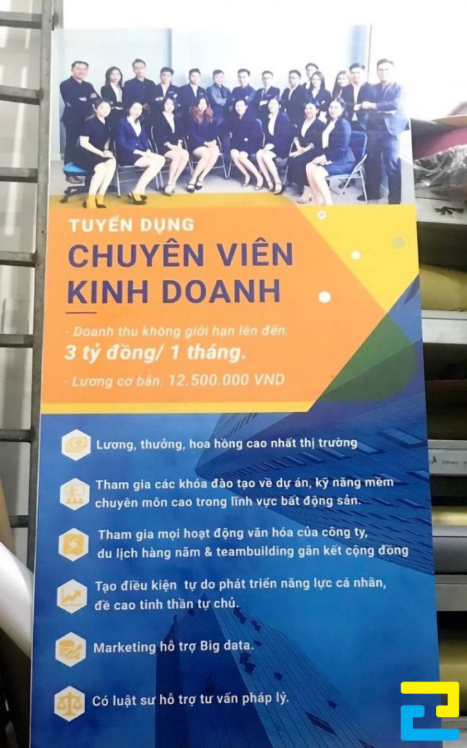 Băng rôn tuyển dụng chuyên viên kinh doanh