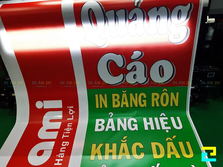In bảng quảng cáo đứng khổ lớn