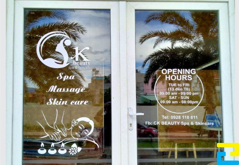 Báo giá in chữ lên decal dán kính