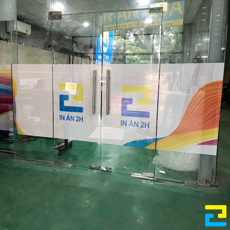 Ưu điểm của công nghệ in decal chữ dán kính