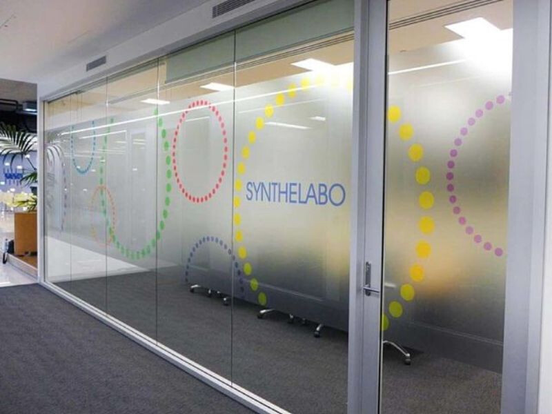 In Decal Dan Kinh Cua Ra Vao Gia Re Quan 10