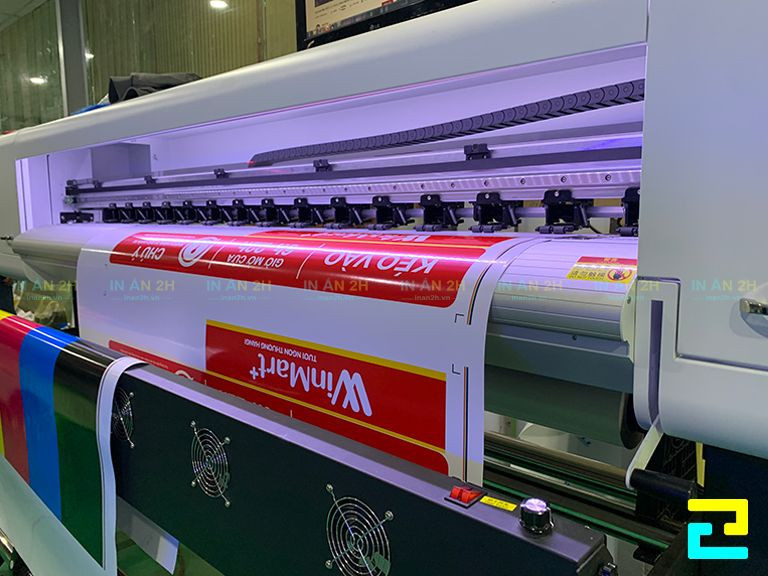 Chi phí in băng rôn bằng máy in UV sẽ cao hơn, tuy nhiên chất lượng bản in sẽ "nhỉnh" hơn