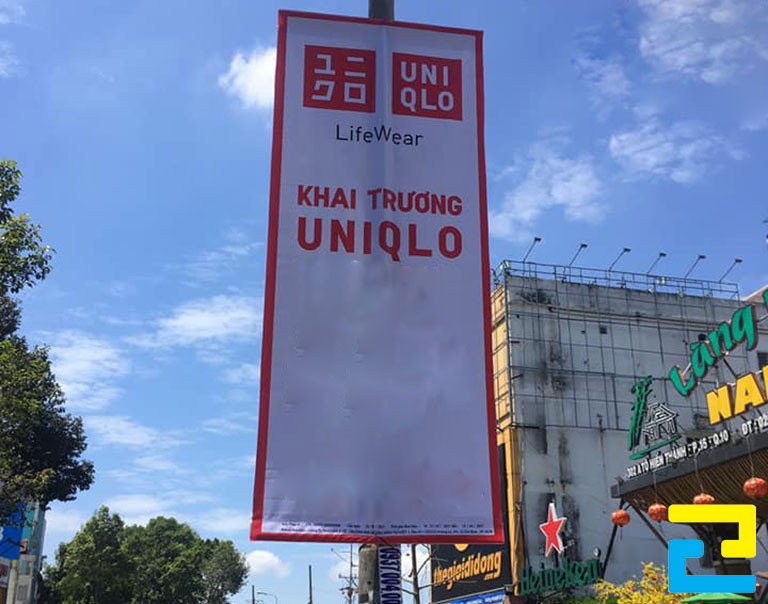 In băng rôn khai trương