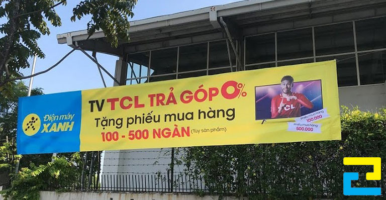 In băng rôn quảng cáo cho cửa hàng Điện Máy Xanh
