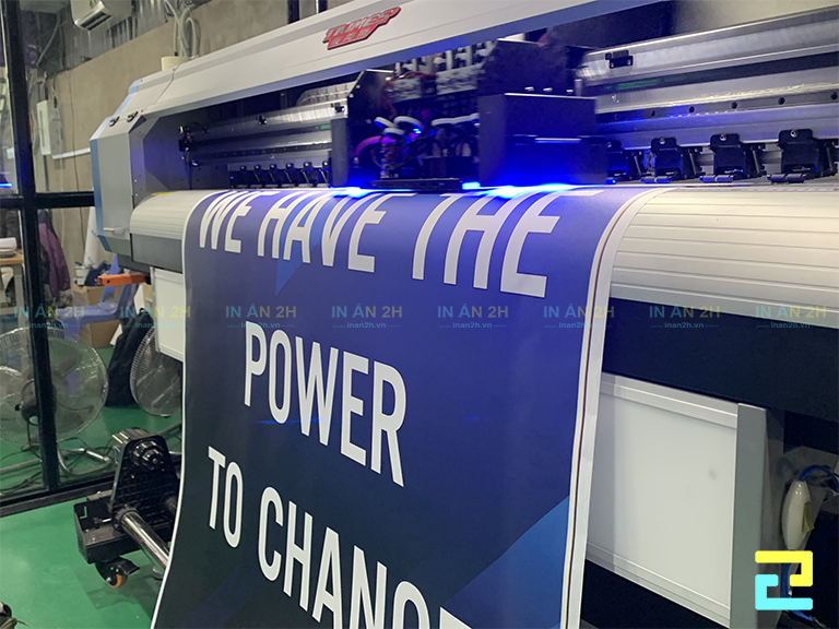 Máy in UV khổ lớn tại xưởng In Ấn Quảng Cáo 2H