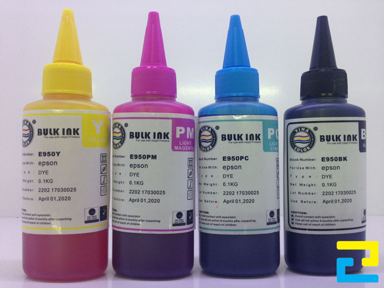 Mực nước chỉ phù hợp để in standee cuốn nhôm được đặt ở trong nhà