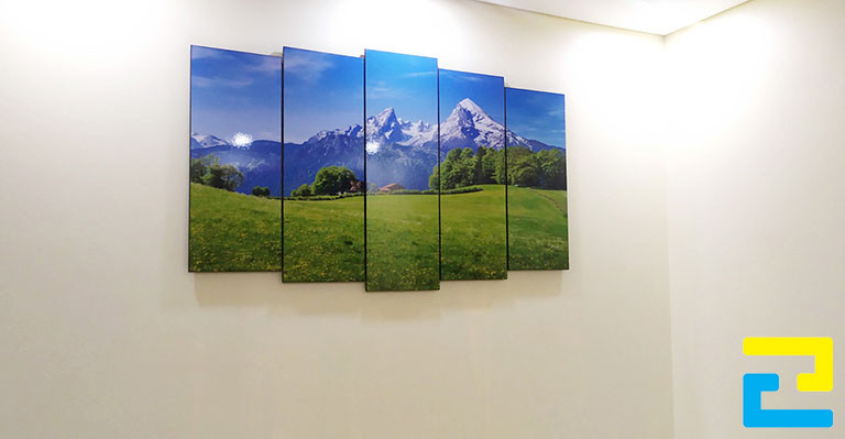 Tranh in khổ lớn treo tường là những dòng tranh có kích thước: 1.8m, 2m, 2.5m, 3m, 3.5m, hoặc lớn hơn