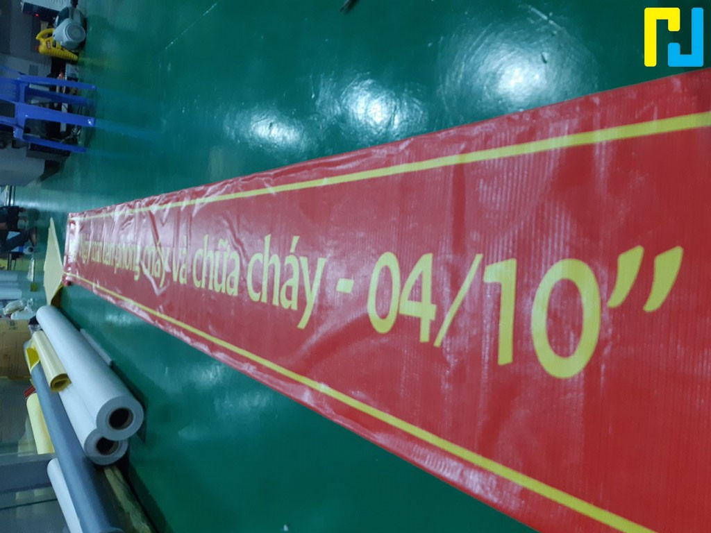 Quý khách có nhu cầu báo giá in băng rôn theo yêu cầu, vui lòng liên hệ qua số Hotline: 0779.102.202 của Công Ty