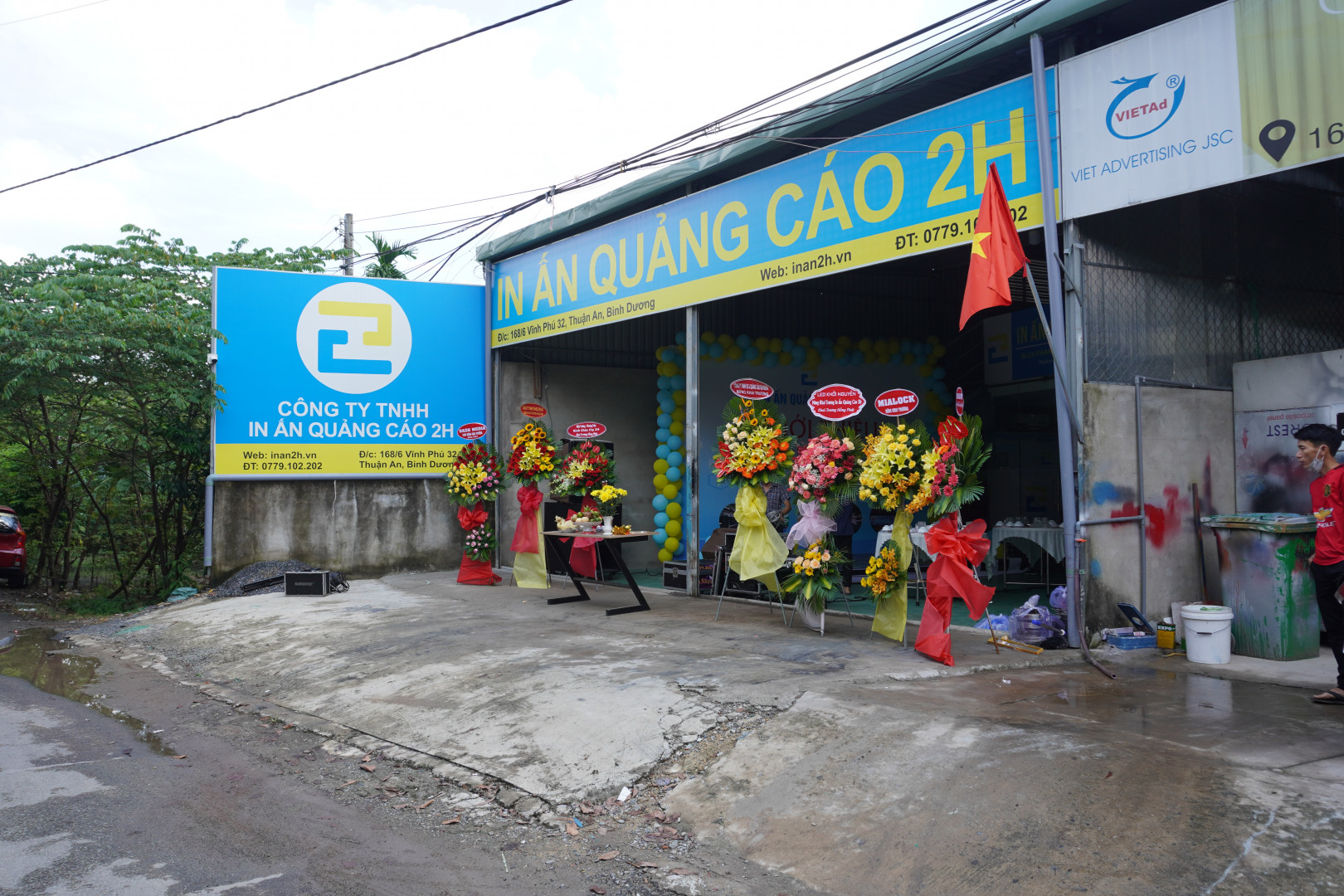 Công Ty In Ấn Quảng Cáo 2H chuyên nhận in băng rôn khai trương cho các loại quán ăn như: Quán ăn vặt, quán ăn nhanh,...