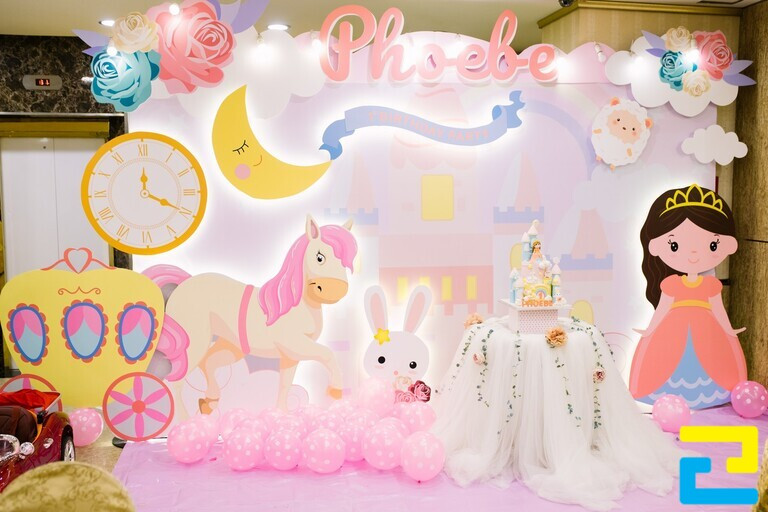 Mẫu phông nền sinh nhật cho bé gái trang trí kiểu công chúa