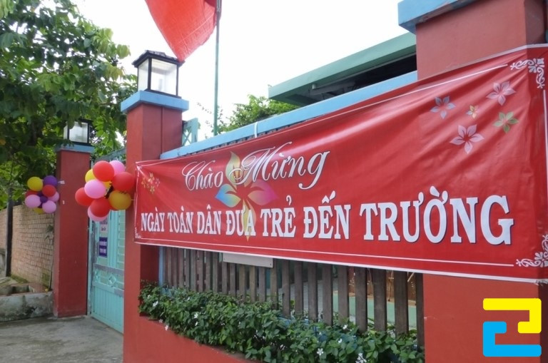 Mẫu băng rôn khẩu hiệu treo trước cổng trường mầm non