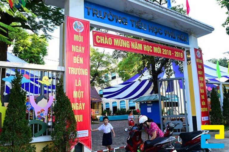Mẫu băng rôn treo trước cổng trường tiểu học