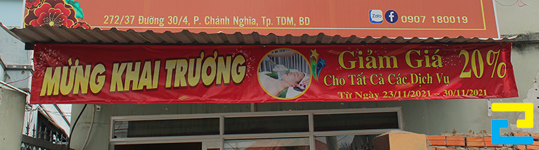 Mẫu 9: Băng rôn được thiết kế với hình ảnh dịch vụ, kiểu chữ màu vàng đơn giản, kết hợp với nền đỏ thu hút ánh nhìn
