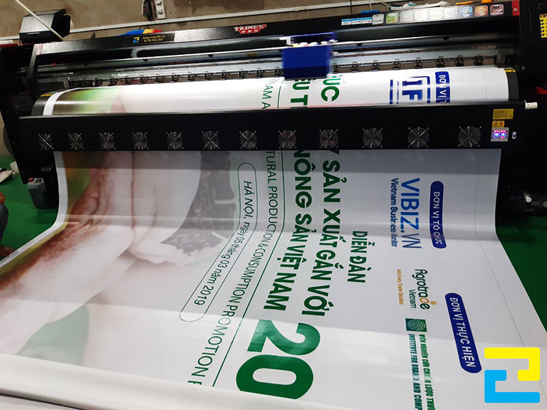 Lựa chọn công nghệ in UV để sản xuất bạt hiflex quảng cáo, quý khách sẽ không phải tốn thời gian chờ mực in khô