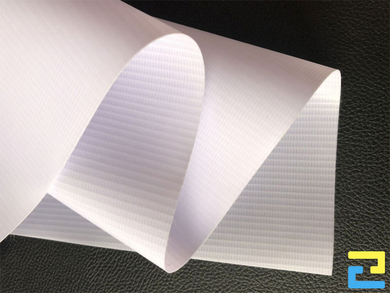 Tùy vào yêu cầu mức độ xuyên sáng, vị trí đặt bạt mà quý khách lựa chọn độ dày bạt hiflex phù hợp