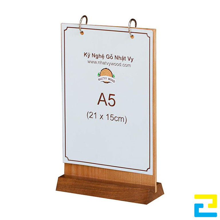 Không chỉ standee để bàn mà những sản phẩm in kỹ thuật số, in UV khác, công ty đều nhận in với số lượng nhiều