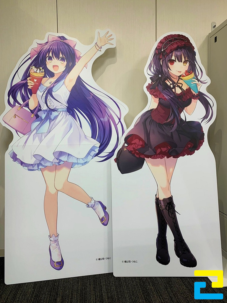 Quý khách đến Công Ty để nhận sản phẩm in standee của mình, hoặc quý khách có thể yêu cầu chúng tôi giao hàng tận nơi