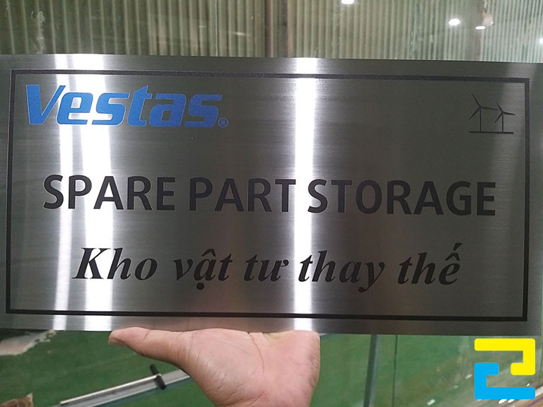 Để nhận báo giá in trên kim loại mới nhất, quý khách vui lòng liên hệ qua số Hotline: 0779.102.202 của Công Ty