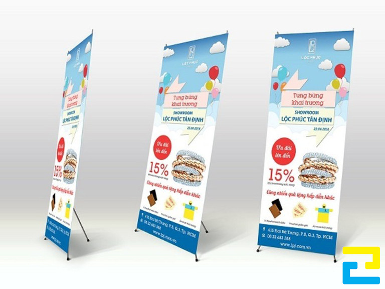 Mẫu 8: Mẫu standee khai trương được thiết kế với tông màu xanh - trắng, kết hợp với hình ảnh sản phẩm, kiểu chữ đơn giản