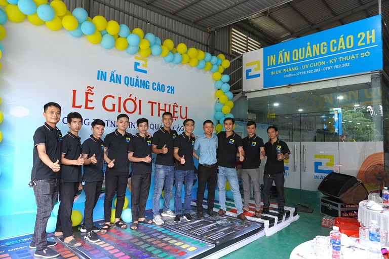 In Ấn Quảng Cáo 2H chuyên nhận in standee nhà hàng cao cấp, in lấy nhanh, giá thành in rẻ, thời gian in nhanh chóng