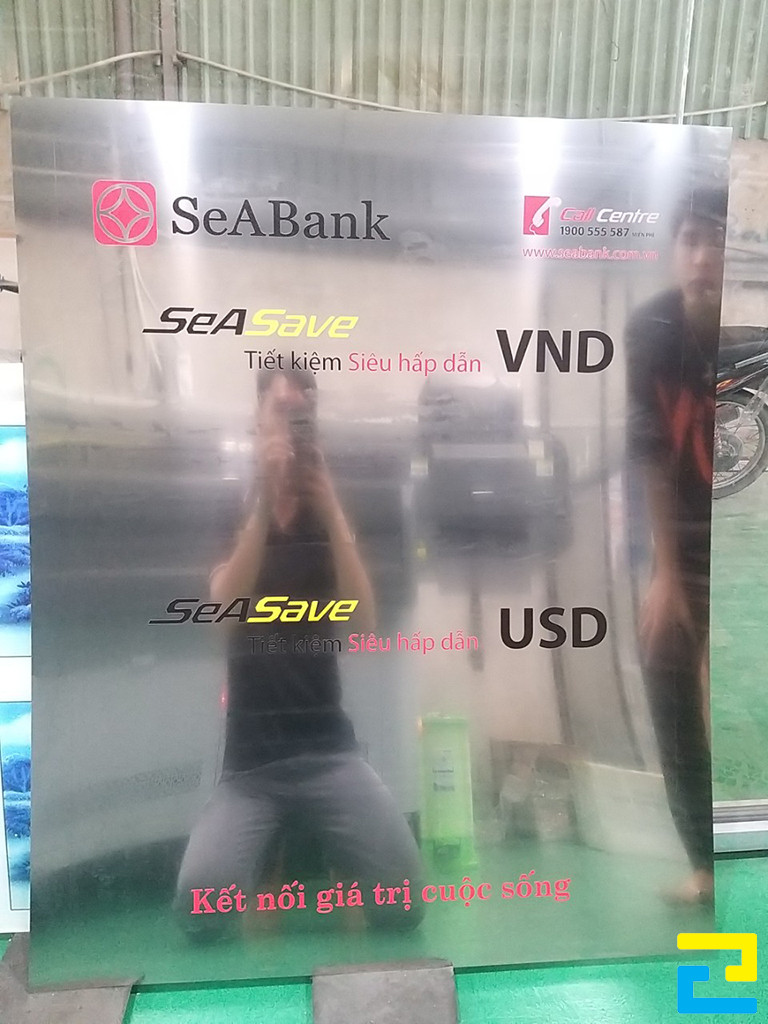 Mẫu 12: Bảng hiệu Ngân hàng TMCP Đông Nam Á được in trên chất liệu inox 304, kích thước 70 x 90 cm, in bằng máy in UV phẳng