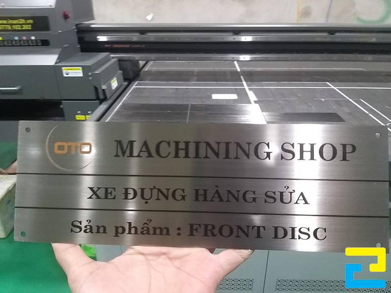 Mẫu 13: Biển hiệu được in trên chất liệu alu, kích thước bảng hiệu công ty là 60 x 20cm