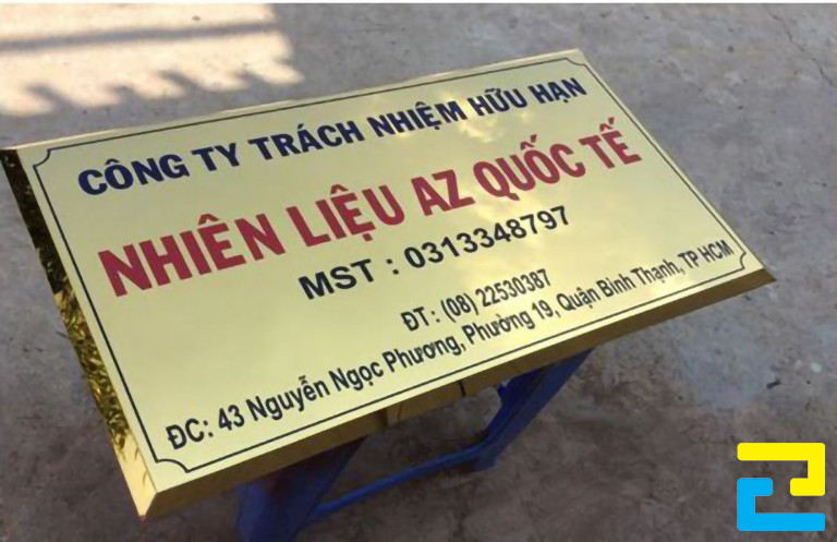 Mẫu 26: Biển hiệu cho công ty Nhiên Liệu AZ Quốc Tế được in trên chất liệu inox sáng bóng, có kích thước 60 x 30cm