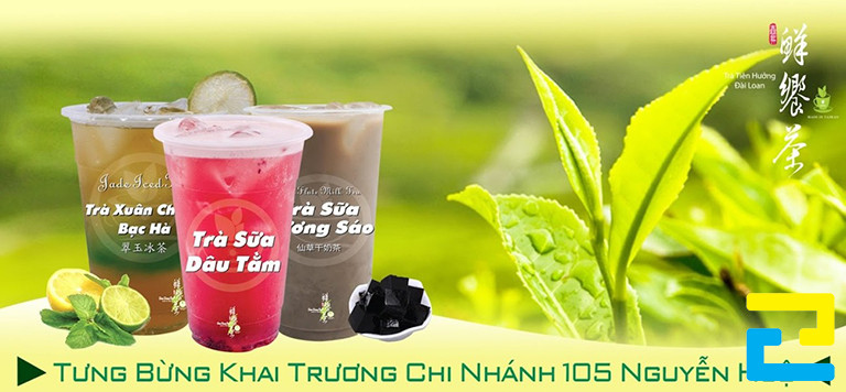 Mẫu 14: Băng rôn khổ ngang được thiết kế với tông màu xanh lá cây - vàng, có hình ảnh ly trà sữa minh họa, kết hợp với kiểu chữ đơn giản