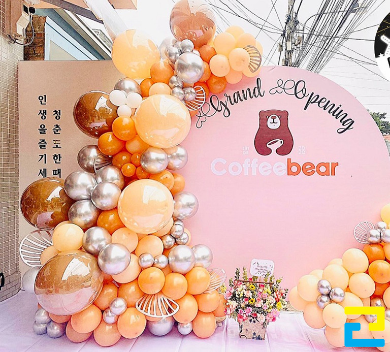 Quý khách có thể đặt in backdrop khai trương thông qua số Hotline: 0779.102.202 hoặc Mail: inanquangcao2h@gmail.com