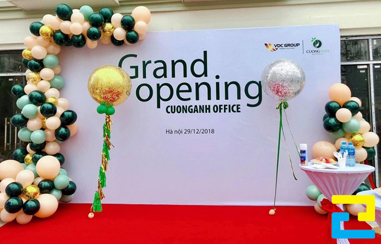 Công Ty In Ấn Quảng Cáo 2H chuyên cung cấp dịch vụ in backdrop khai trương, in background khai trương với kích thước, mẫu mã đa dạng theo yêu cầu