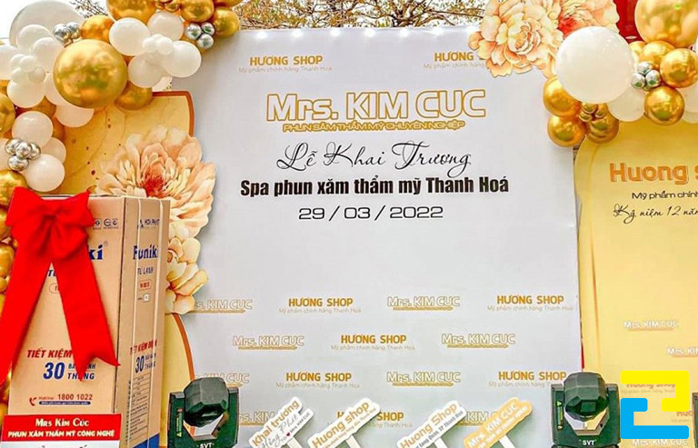 Ấn phẩm in backdrop mừng khai trương được ứng dụng phổ biến để làm phông nền cho sự kiện khai trương của các đơn vị kinh doanh
