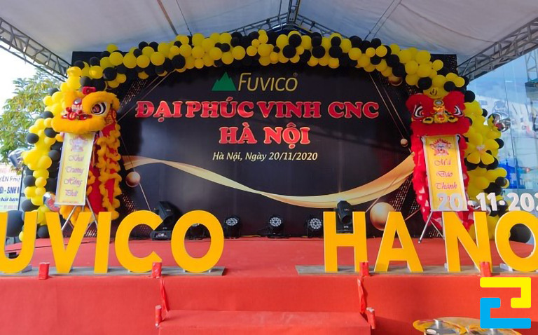 Việc yêu cầu gia công cho phông nền khai trương đẹp là rất cần thiết, vì gia công sẽ giúp cho việc treo backdrop được dễ dàng hơn