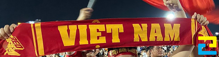 Mẫu 20: Sản phẩm in băng rôn cổ vũ bóng đá được thiết kế đơn giản, chữ trên băng rôn được tô vàng, kết hợp với nền đỏ rực rỡ