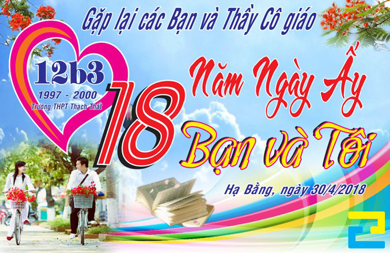 Mẫu 12: Mẫu băng rôn kỷ niệm họp lớp được thiết kế với kiểu chữ nghệ thuật đẹp mắt, kết hợp với kiểu chữ đơn giản, có tông màu xanh chủ đạo