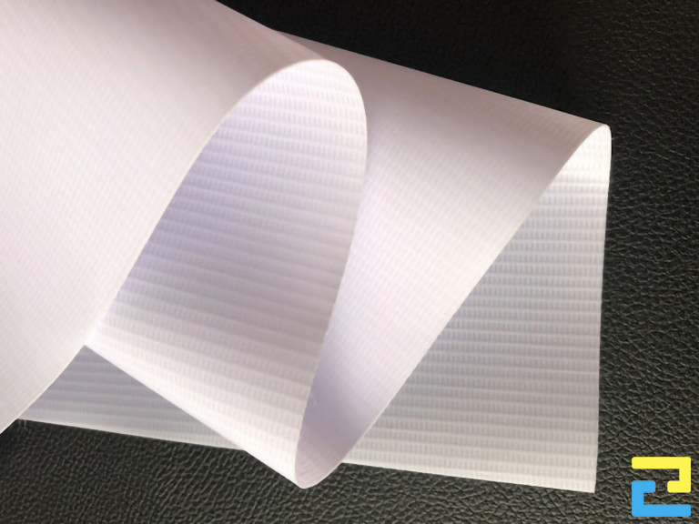 Bạt hiflex thường được nhiều khách hàng lựa chọn để in băng rôn họp mặt lớp được treo ở trong nhà