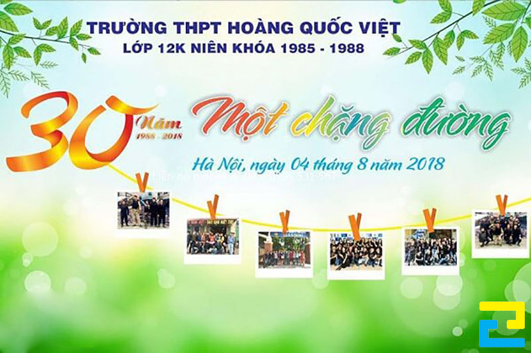 Mẫu 13: Bandroll họp lớp được thiết kế với hình ảnh kỷ yếu của học sinh, có kiểu chữ nghệ thuật - đơn giản, tông màu xanh lá - xanh dương