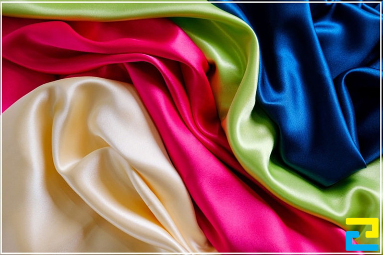 Lựa chọn vải silk để in banner ăn vặt sẽ giúp quý khách nhận về tay sản phẩm in có màu sắc rạng rỡ và tươi tắn, hình ảnh in sắc nét