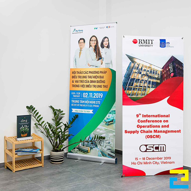 Công Ty In Ấn Quảng Cáo 2H có nhận in standee sự kiện hội thảo, sự kiện họp báo,... với số lượng nhiều trên 10 standee