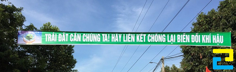 Cả hai loại mực dầu và mực UV đều thích hợp để sản xuất băng rôn bảo vệ môi trường được treo ở ngoài trời