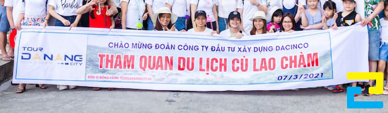 Cả hai loại mực dầu và mực UV đều thích hợp để in băng rôn du lịch được treo ở ngoài trời