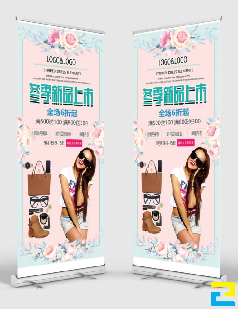 Mẫu 15: Standee được trang trí viền hoa đẹp mắt, có tông màu xanh - hồng, hình ảnh người mẫu & phụ kiện thời trang được thiết kế với bố cục hợp lý